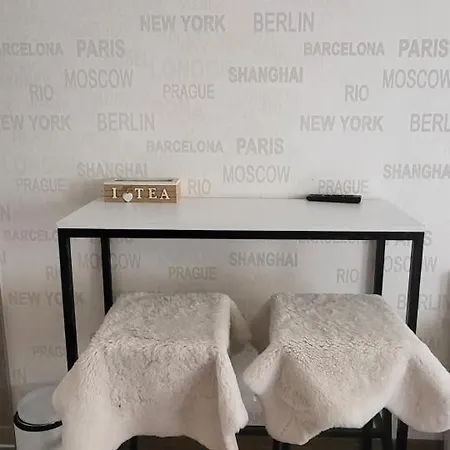 Sleep And Drive Free Parking Apartament